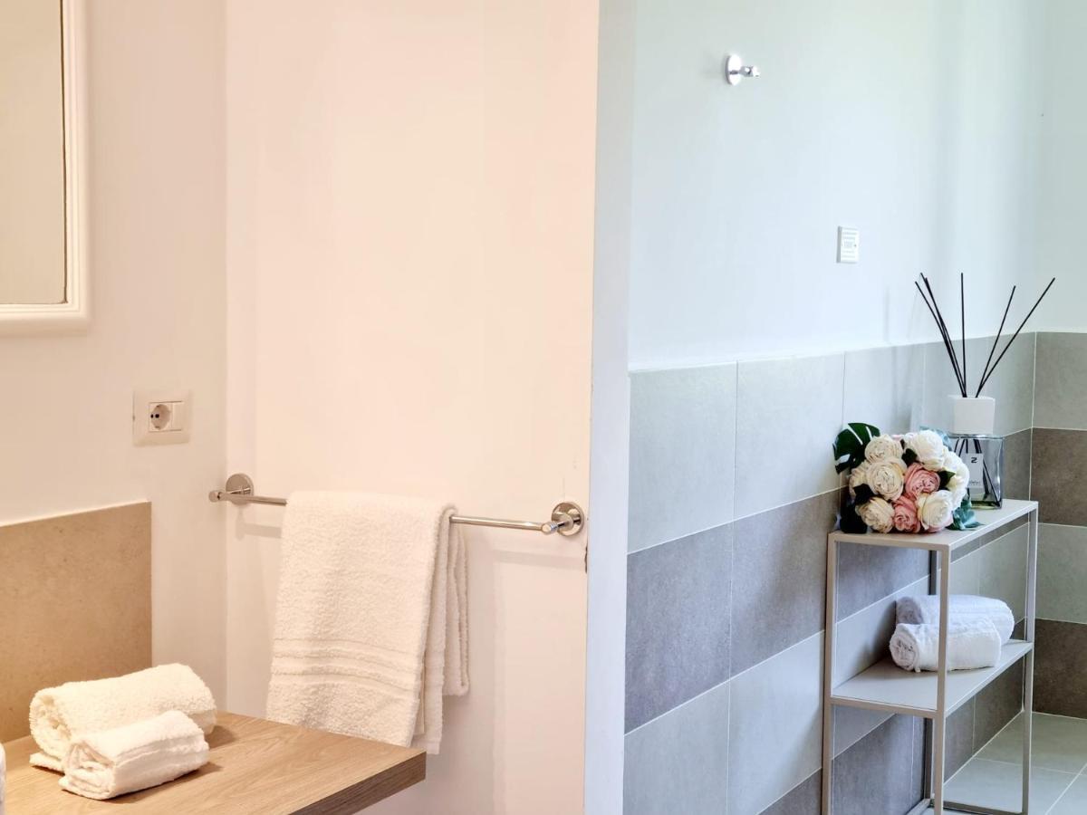 Stazzo San Teodoro La Quercia Piscina Condivisa Apartman Kültér fotó