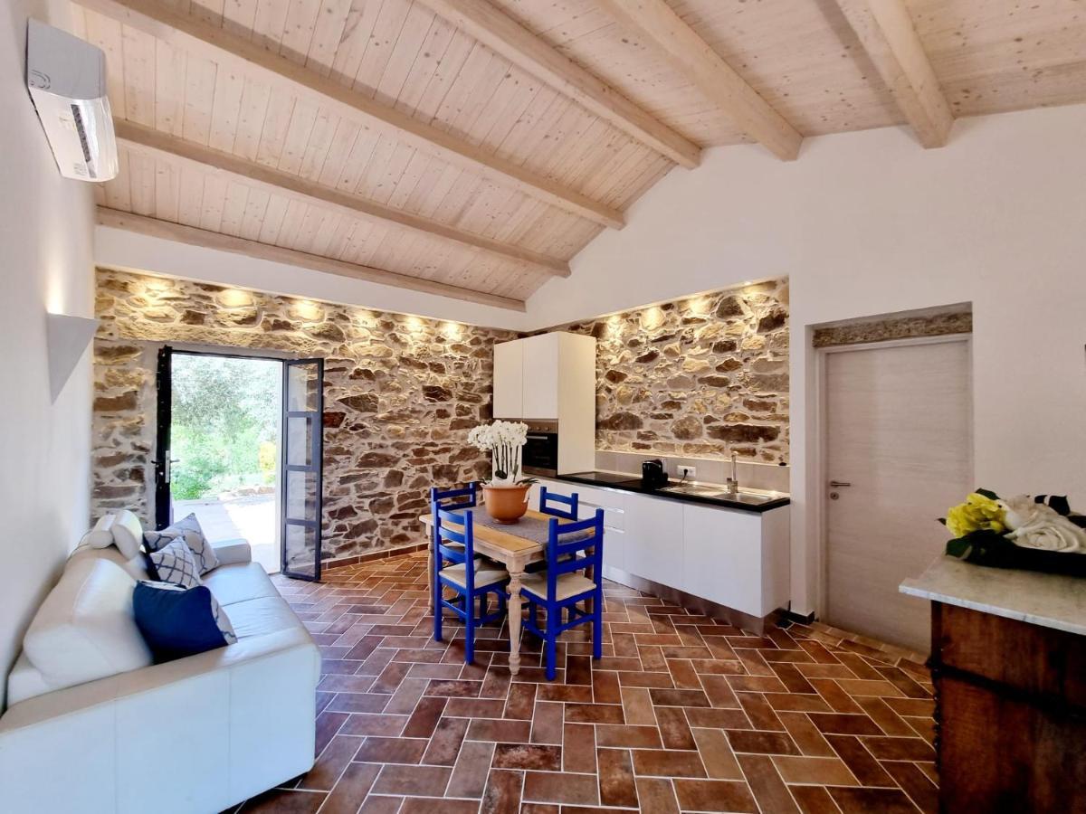 Stazzo San Teodoro La Quercia Piscina Condivisa Apartman Kültér fotó