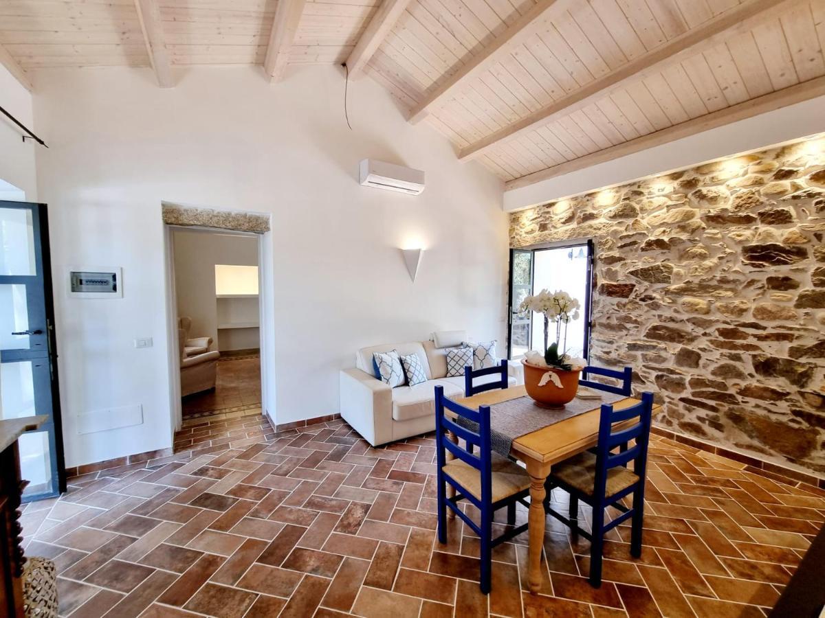Stazzo San Teodoro La Quercia Piscina Condivisa Apartman Kültér fotó