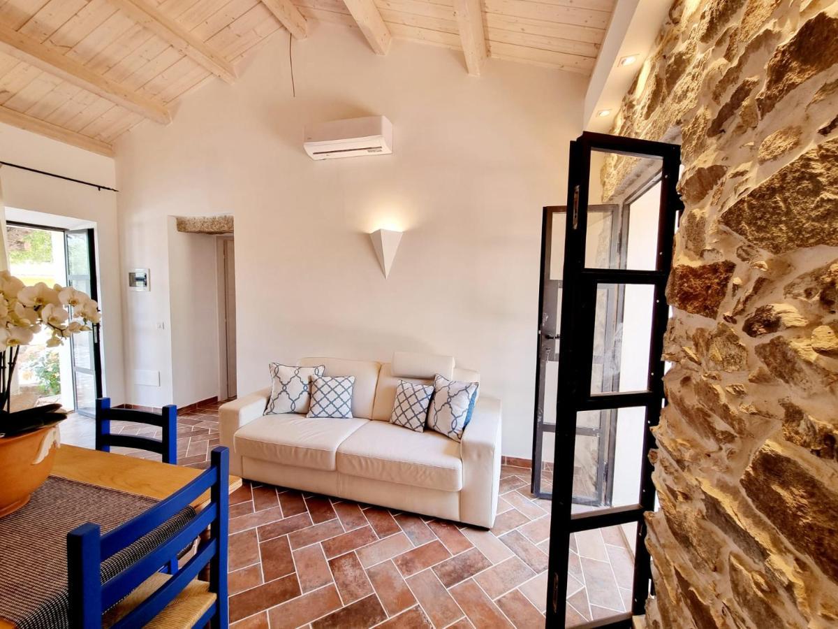 Stazzo San Teodoro La Quercia Piscina Condivisa Apartman Kültér fotó