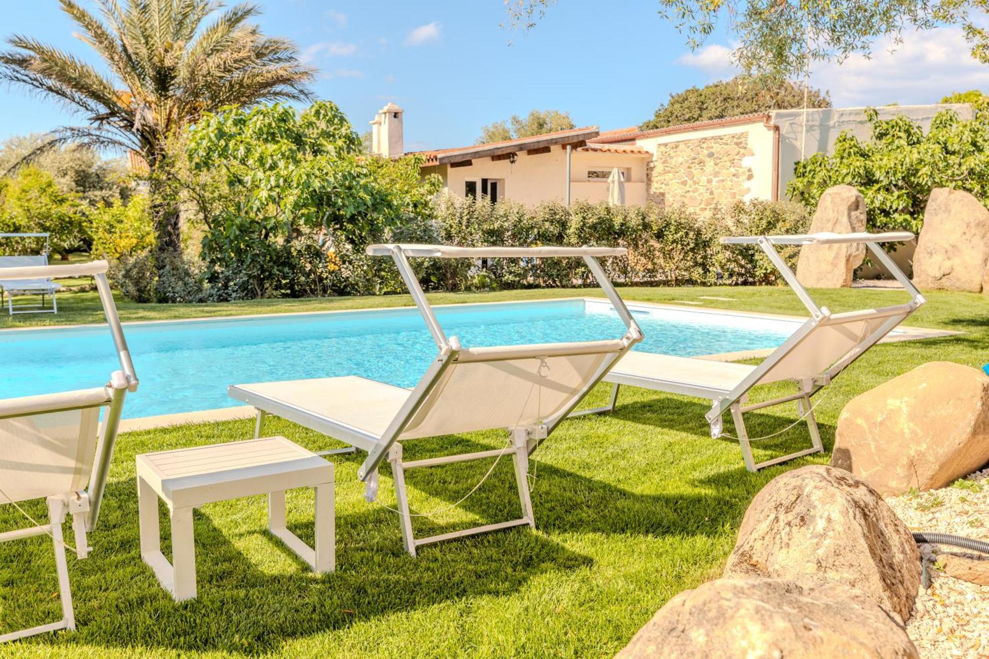 Stazzo San Teodoro La Quercia Piscina Condivisa Apartman Kültér fotó